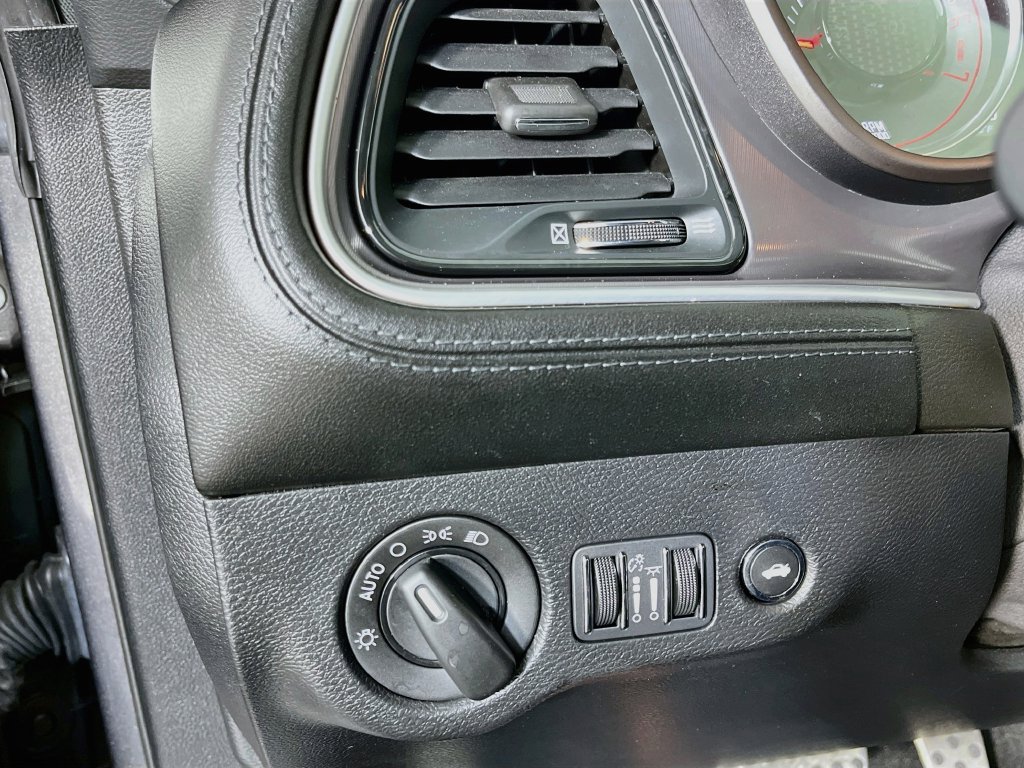Used 2022 Dodge Challenger R/T Scat Pack RWD image 11