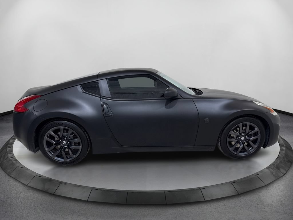 Used 2016 Nissan 370Z Coupe RWD image 4