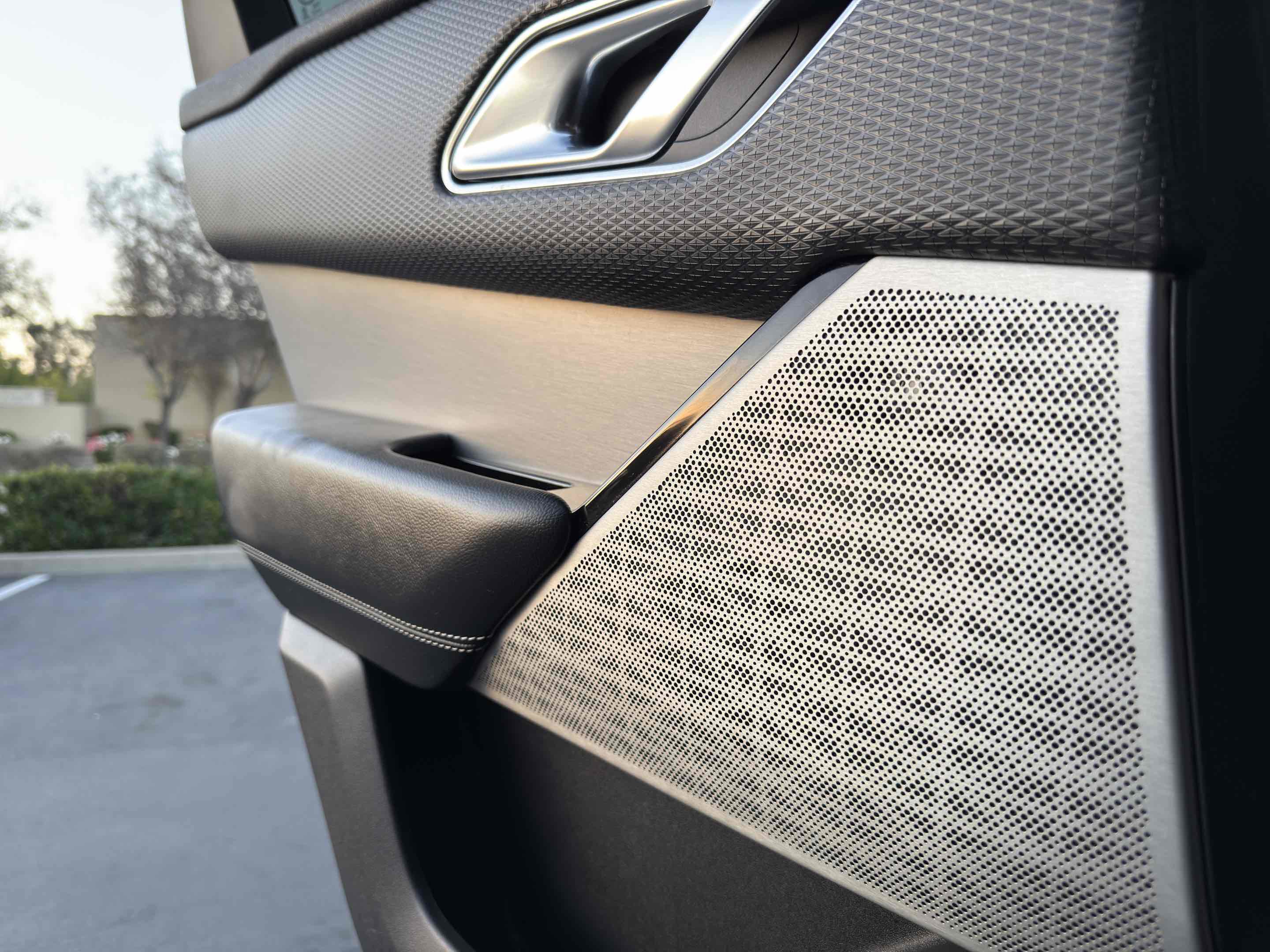 Used 2018 Land Rover Range Rover Velar R-Dynamic SE image 43