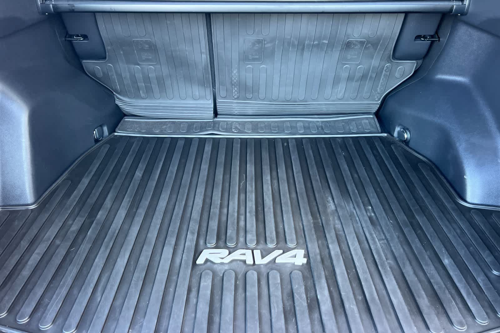 Certified 2022 Toyota RAV4 LE AWD/4WD image 16