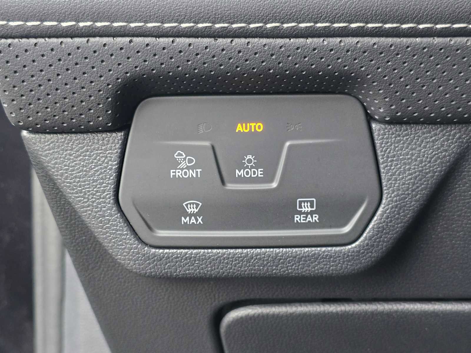 Used 2025 Volkswagen Atlas Cross Sport SE image 24