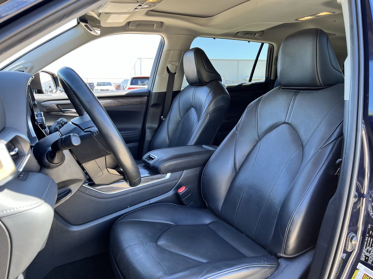 Used 2023 Toyota Highlander Limited FWD image 23