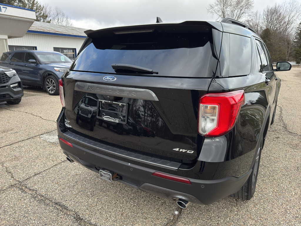 Used 2021 Ford Explorer XLT w/ XLT Sport Appearance Package image 11
