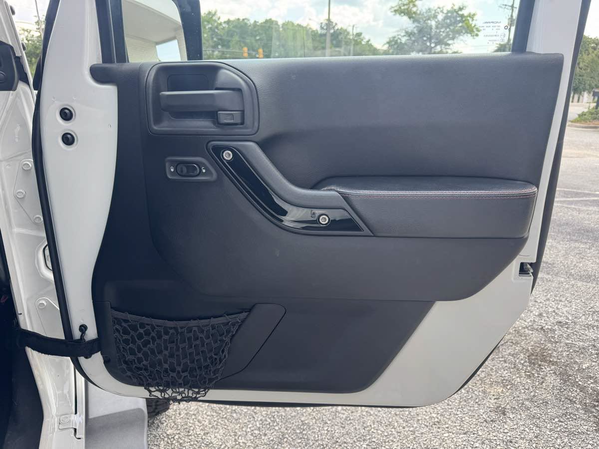Used 2012 Jeep Wrangler Unlimited Sahara AWD/4WD image 28