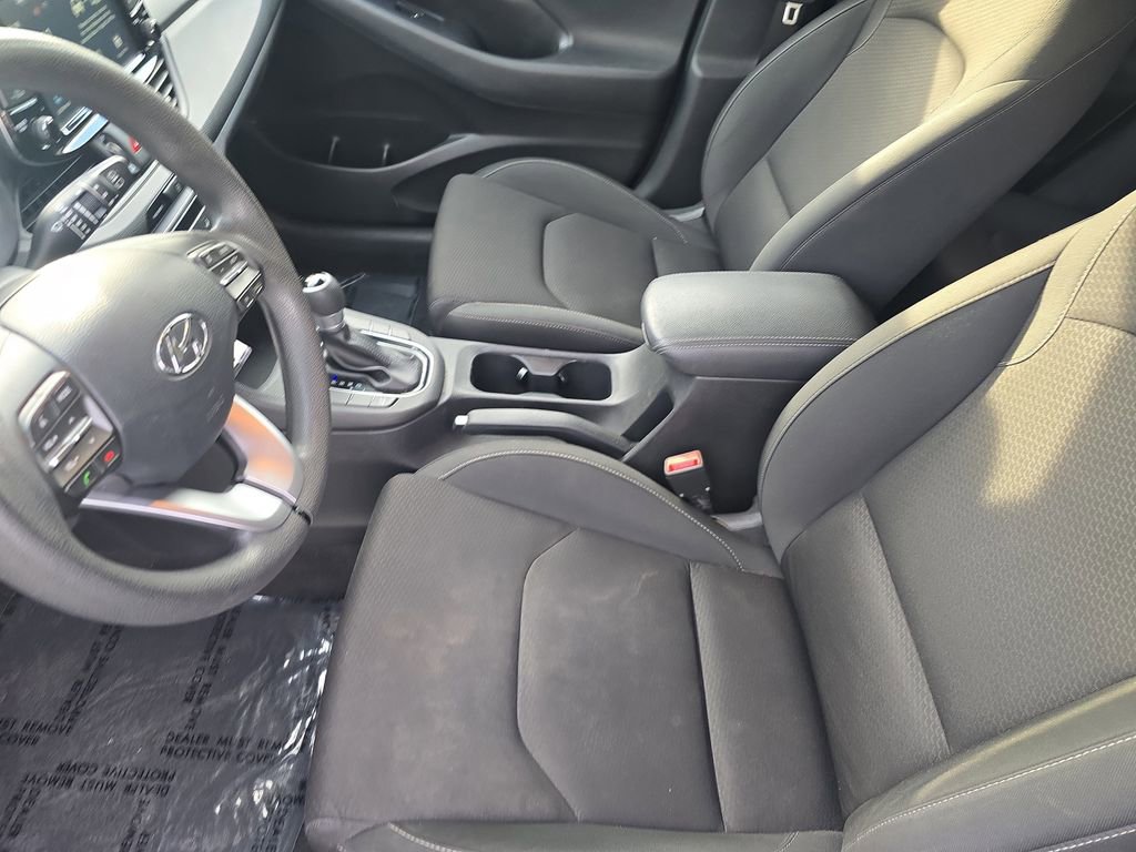 Used 2018 Hyundai Elantra GT image 18