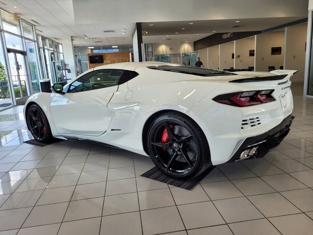 New 2025 Chevrolet Corvette E-Ray image 8