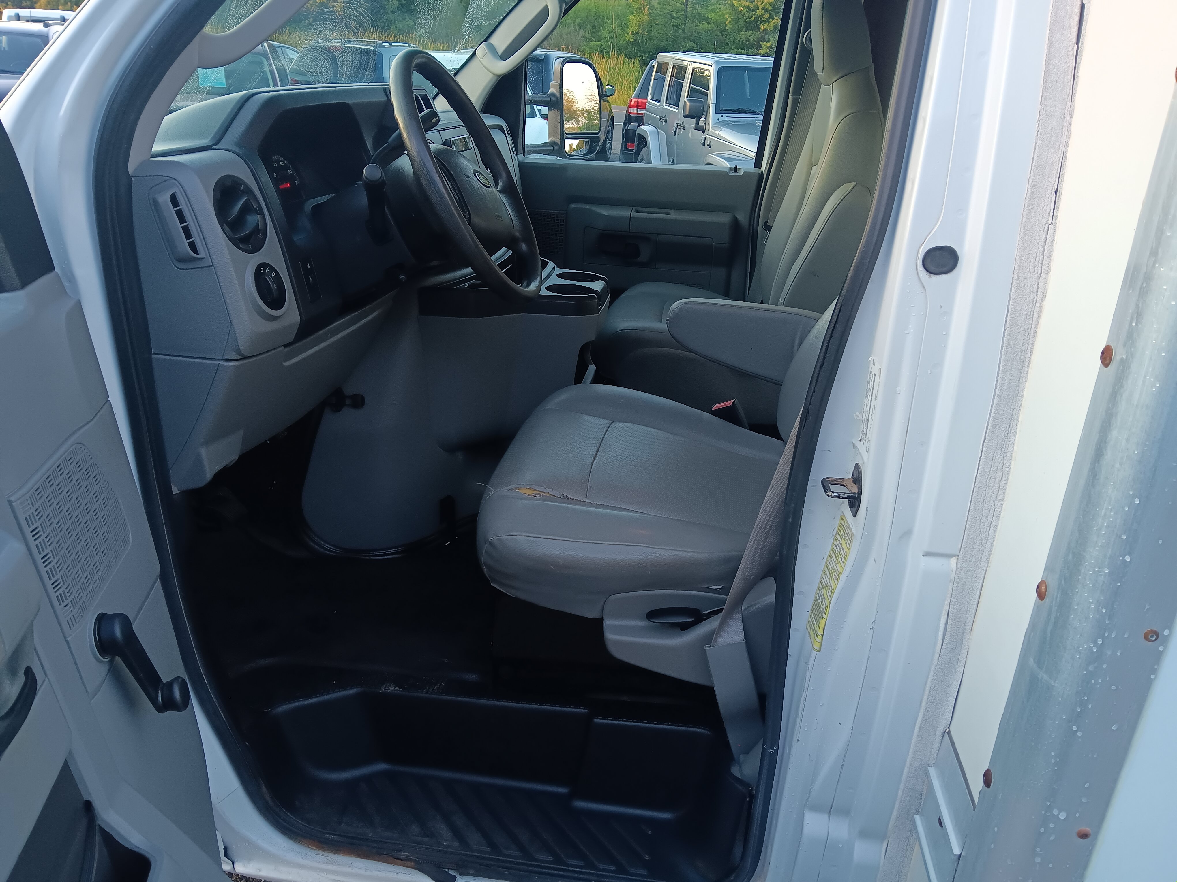 Used 2014 Ford E-350 and Econoline 350 Super Duty RWD image 12