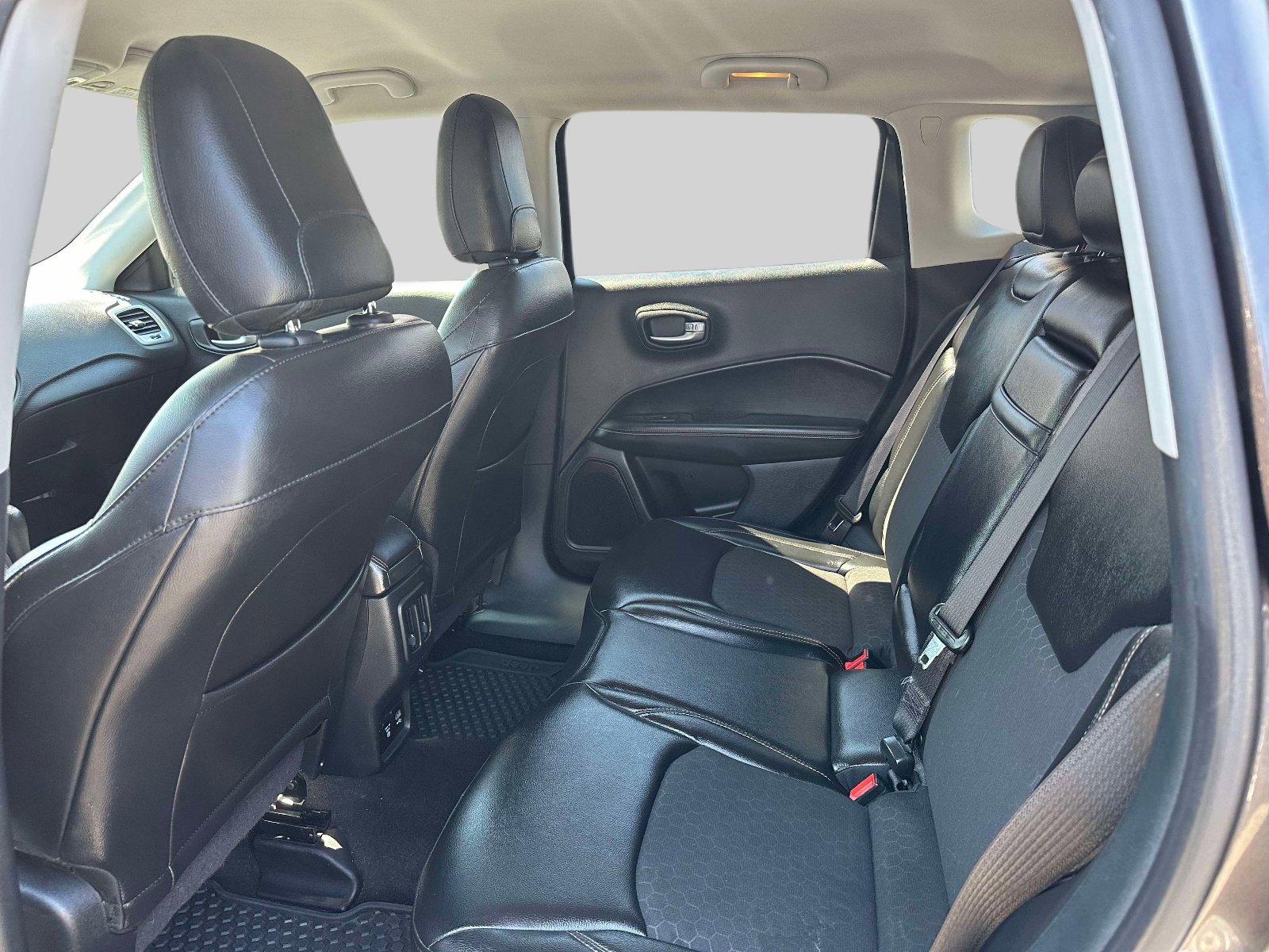 Used 2018 Jeep Compass Latitude w/ Popular Equipment Group image 11