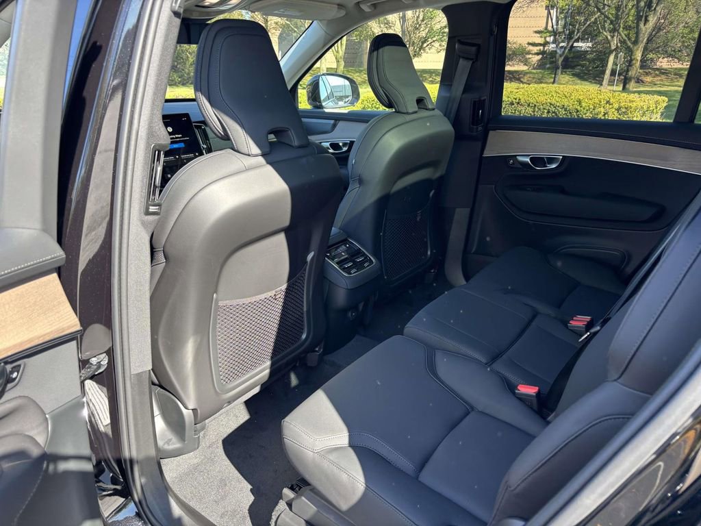 New 2026 Volvo XC90 B6 Plus w/ Protection Package Premier image 27