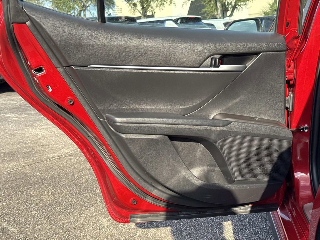 Used 2024 Toyota Camry SE image 11