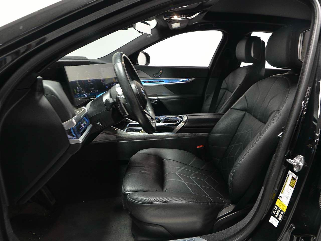 Used 2023 BMW 760i xDrive w/ Luxury Rear Seating Package AWD/4WD image 8
