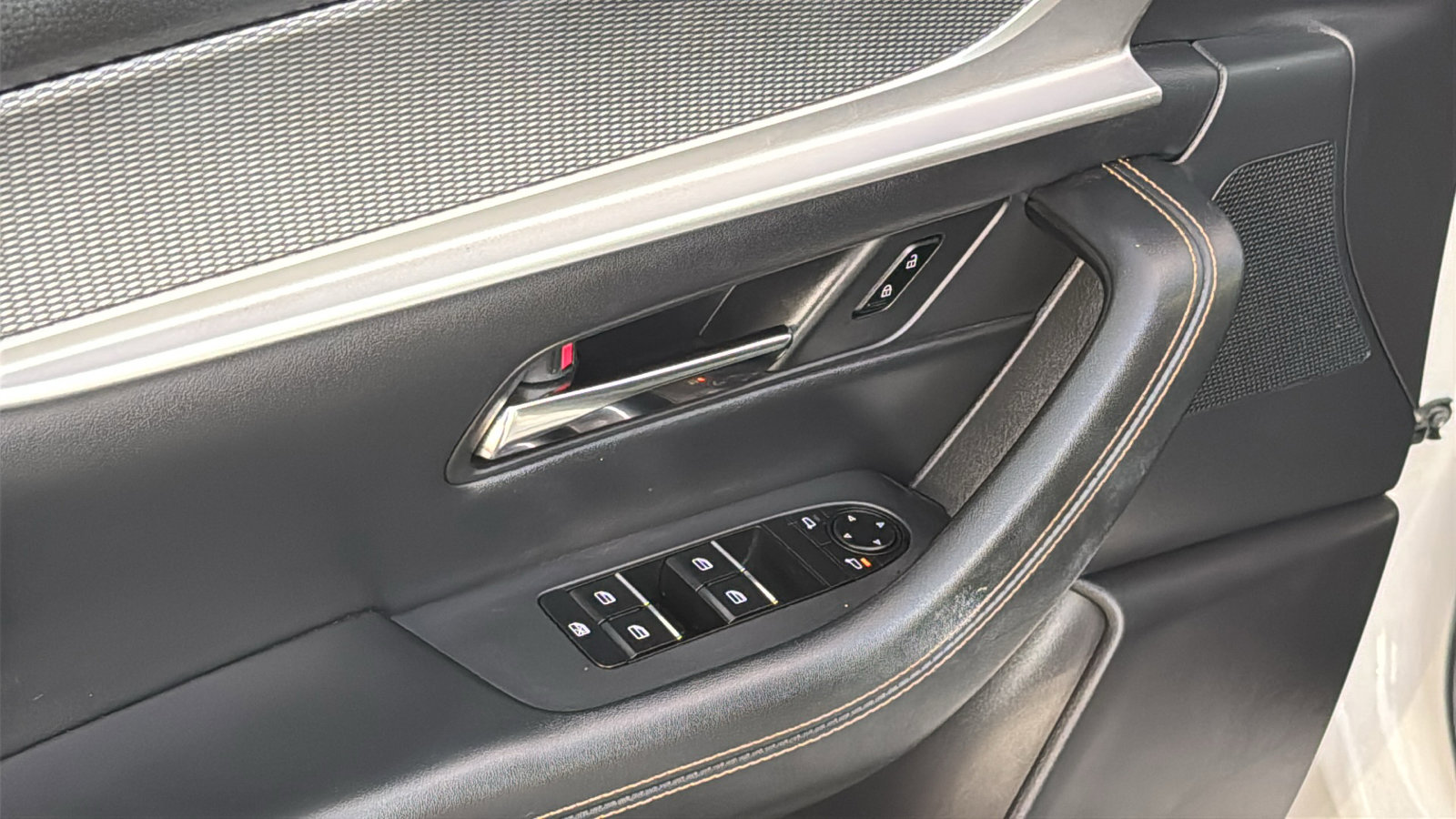 Certified 2025 MAZDA CX-70 3.3 Turbo w/ Preferred Package image 11