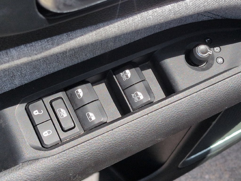 Used 2025 Jeep Compass Latitude AWD/4WD image 13