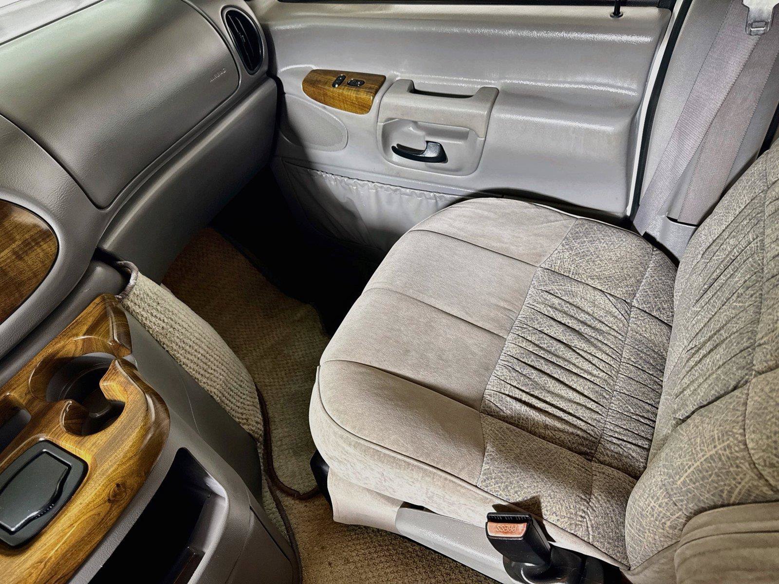 Used 2001 Ford E-150 and Econoline 150 RWD image 18