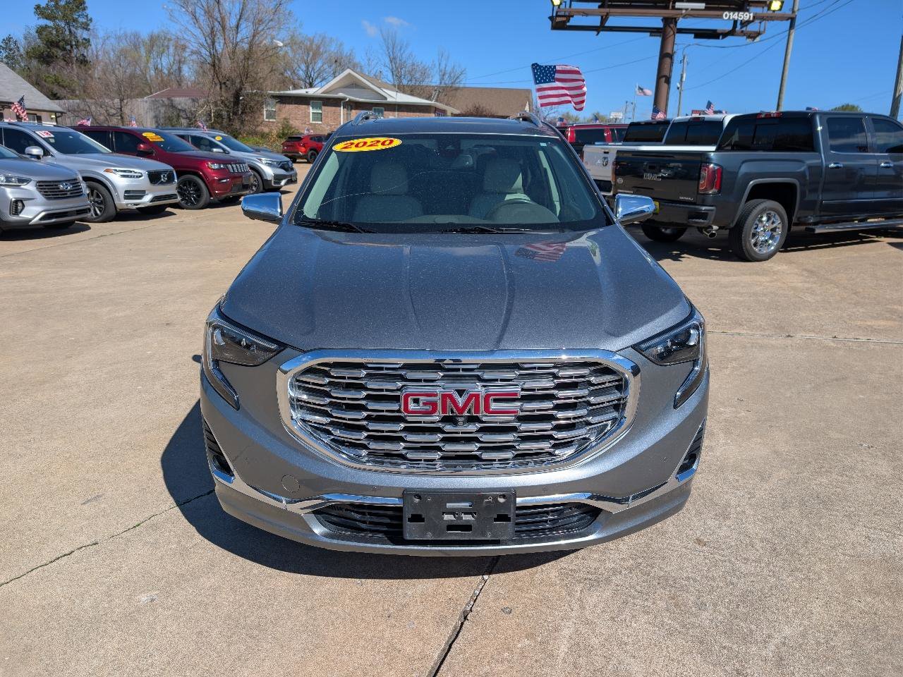 Used 2020 GMC Terrain Denali w/ Denali Premium Package AWD/4WD image 2
