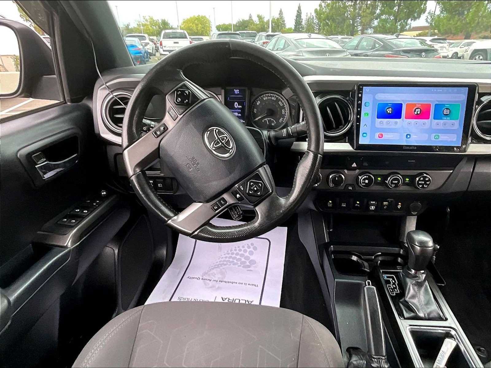 Used 2018 Toyota Tacoma TRD Off-Road w/ Technology Package AWD/4WD image 8