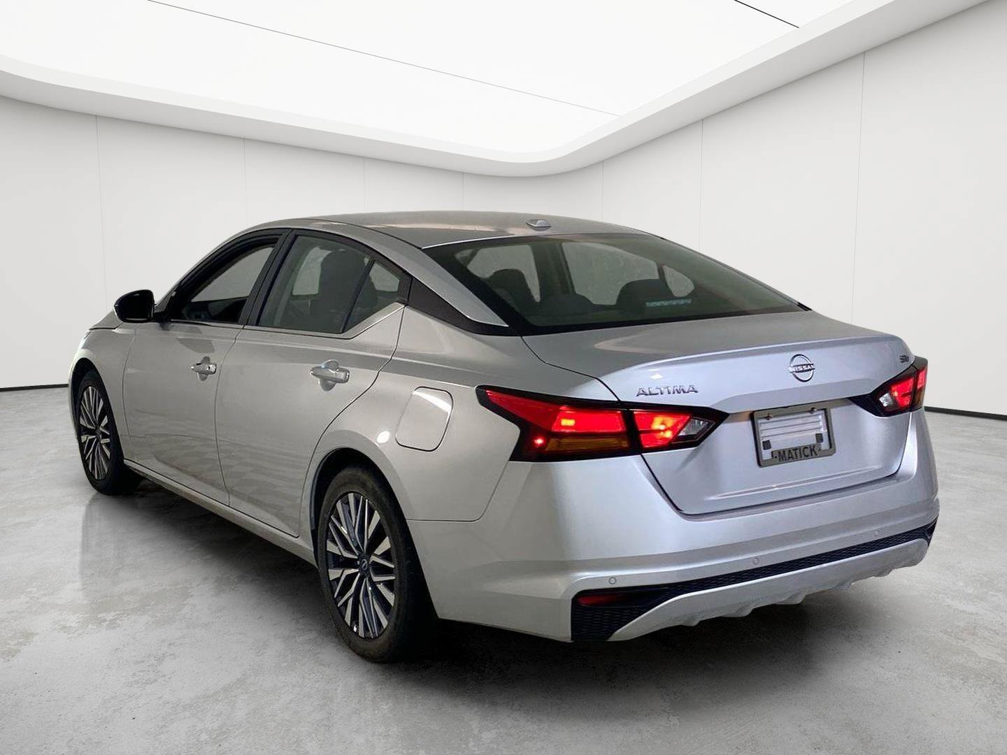 Used 2024 Nissan Altima 2.5 SV FWD image 5
