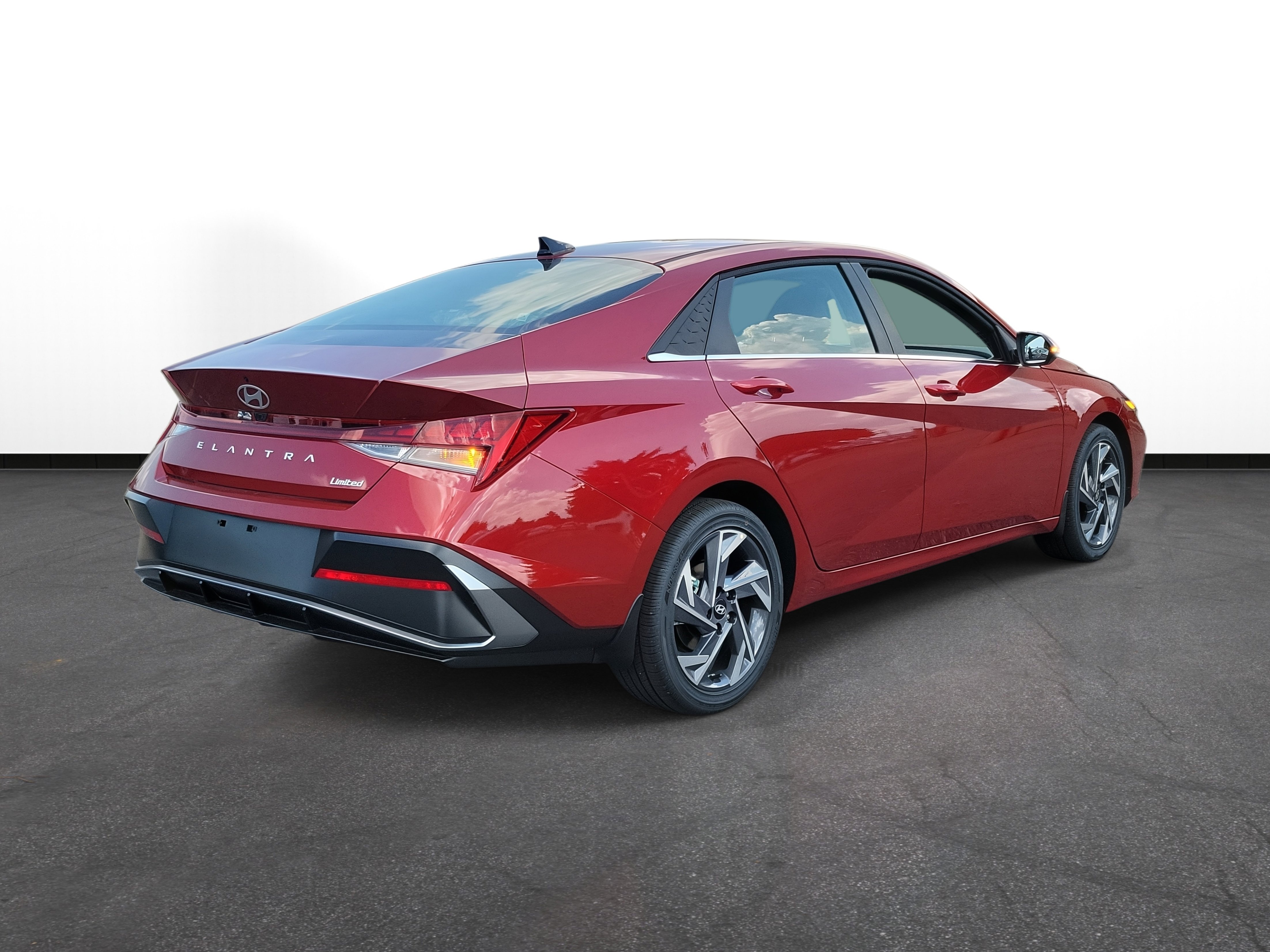 New 2025 Hyundai Elantra Limited FWD image 4