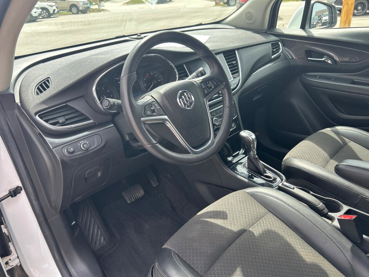 Used 2020 Buick Encore Preferred w/ Safety Package FWD image 17