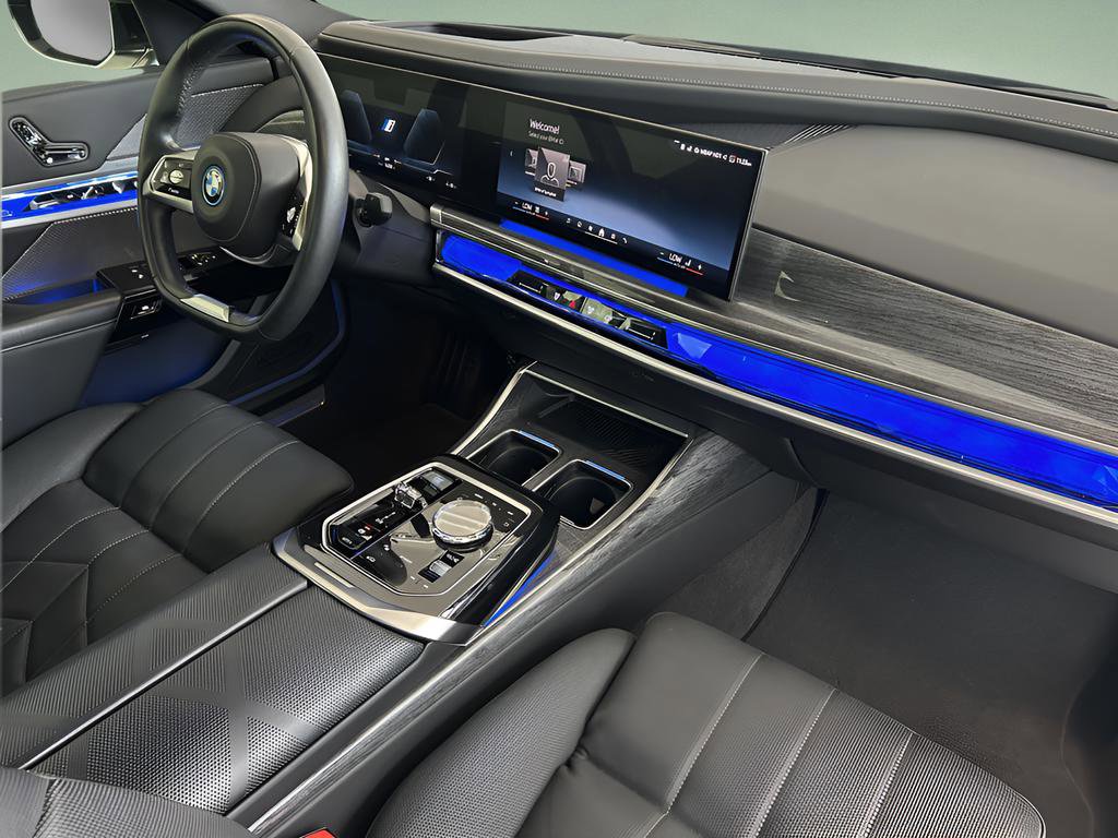 Used 2023 BMW i7 xDrive60 image 18