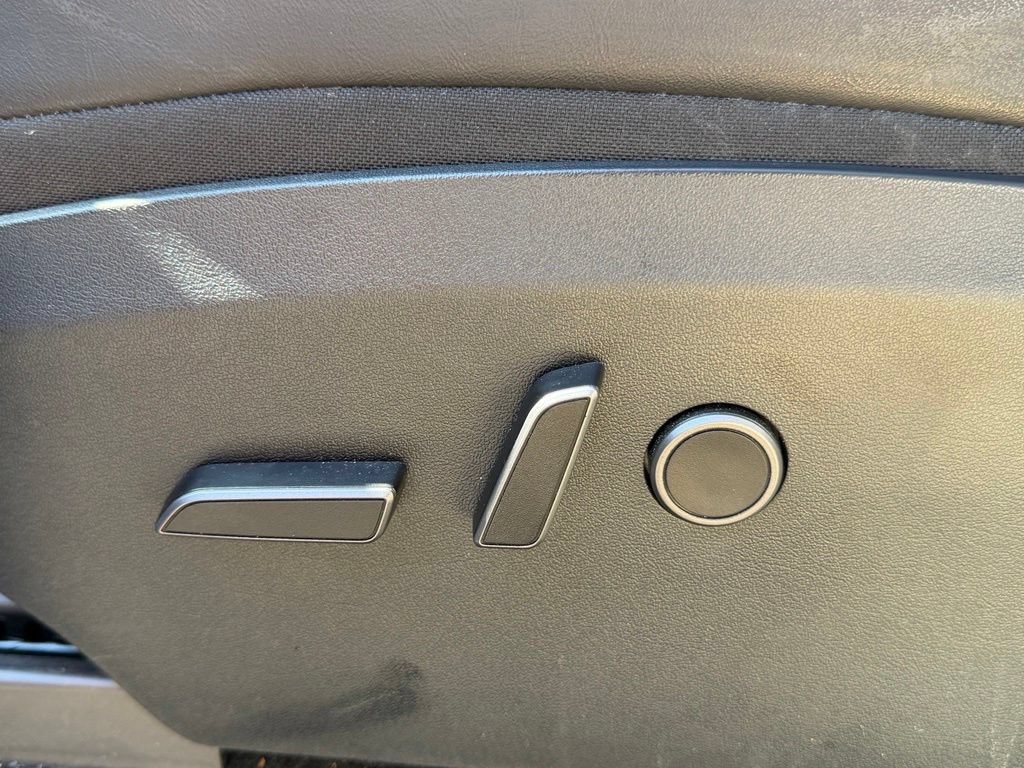 Used 2023 Tesla Model Y Long Range AWD/4WD image 21