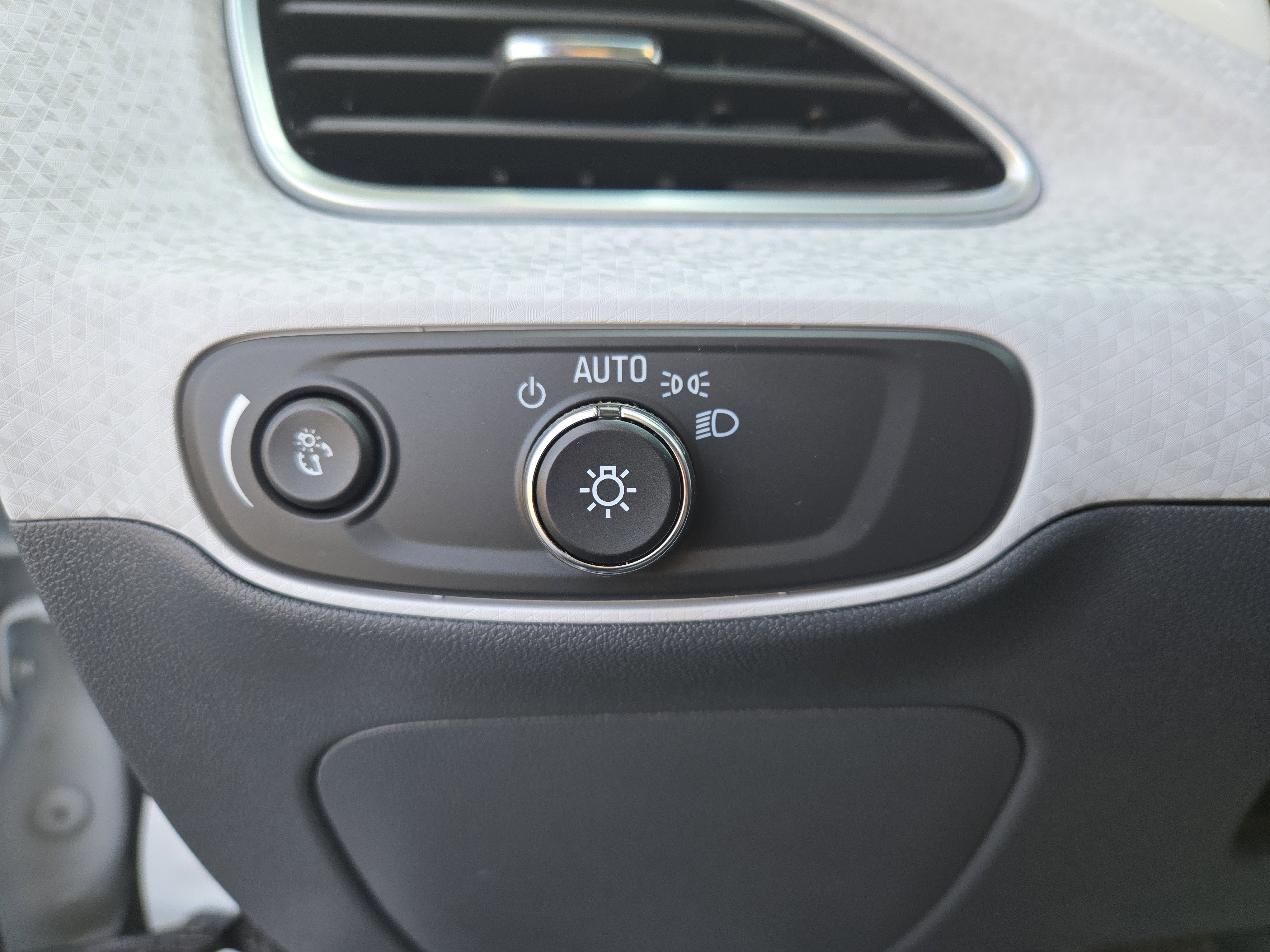 Used 2021 Chevrolet Bolt LT image 14