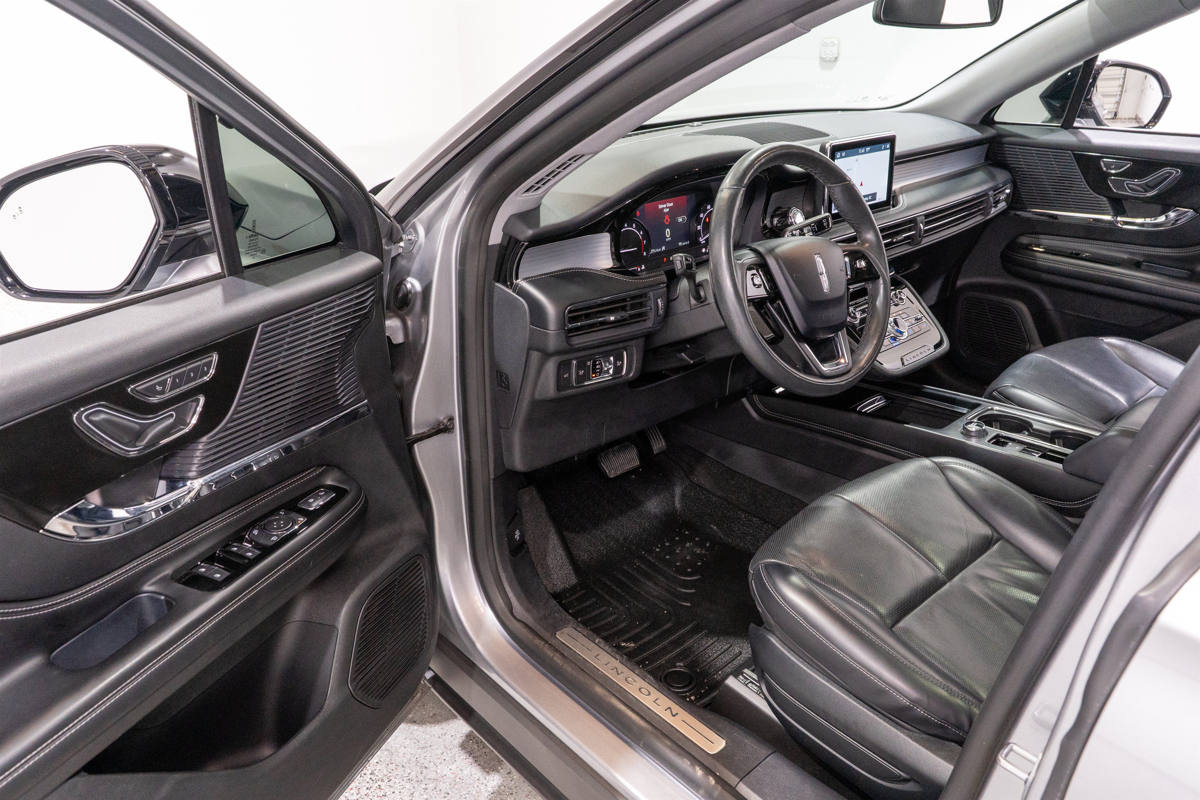 Used 2021 Lincoln Corsair AWD w/ Premium Package image 12