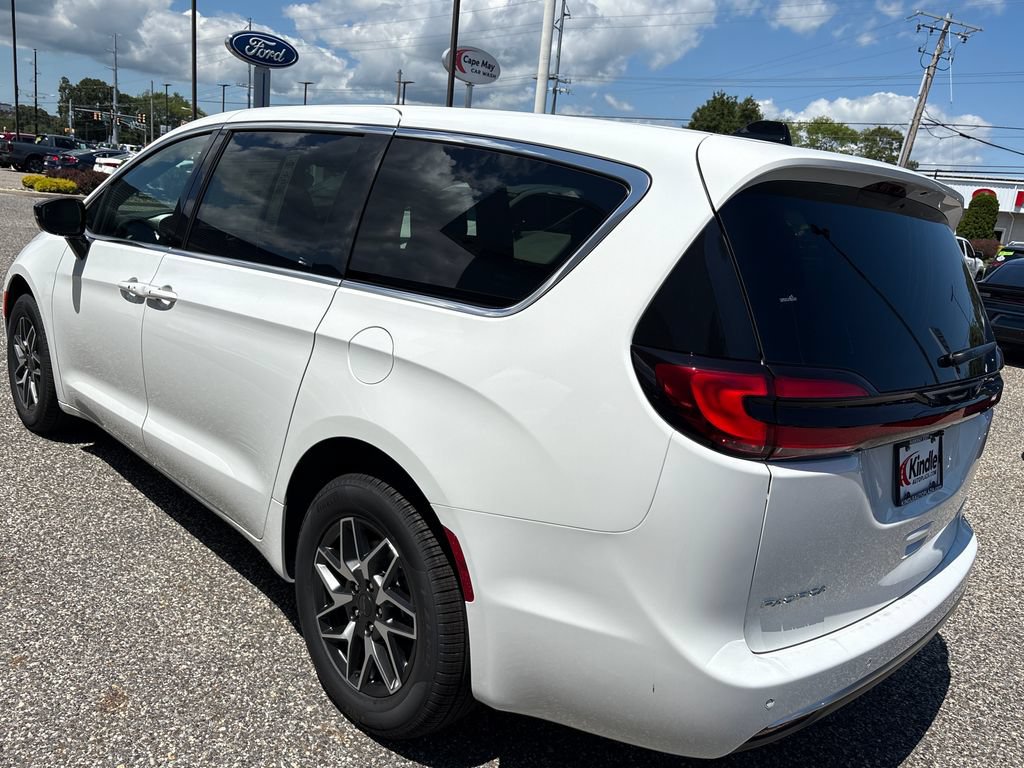 New 2027 Chrysler Pacifica Limited AWD/4WD image 38