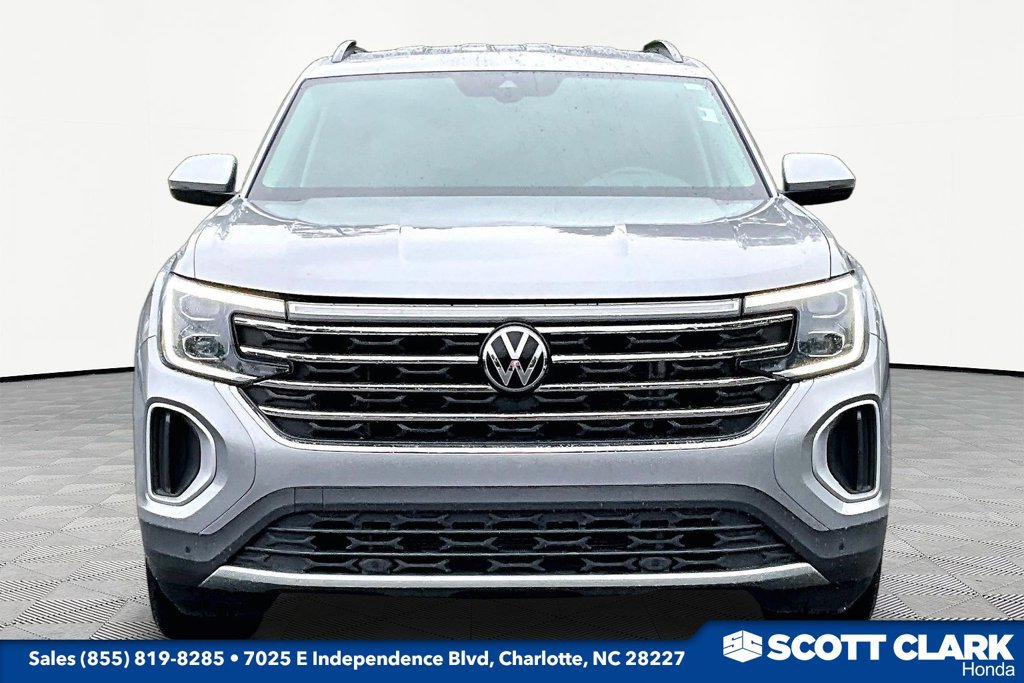 Used 2025 Volkswagen Atlas SE FWD image 2