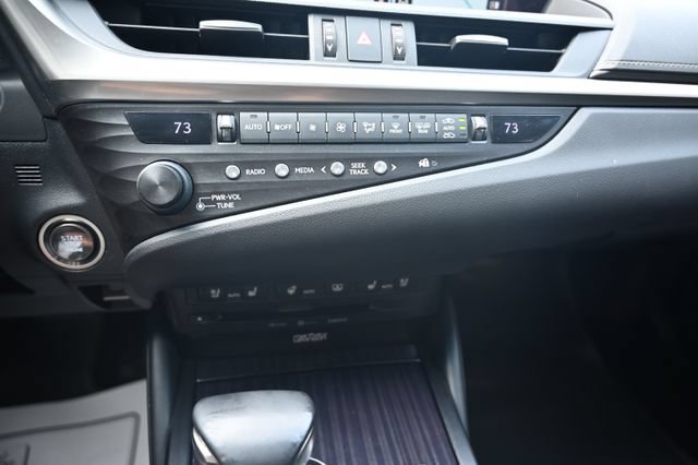 Used 2019 Lexus ES 350 w/ Accessory Package 2 FWD image 17