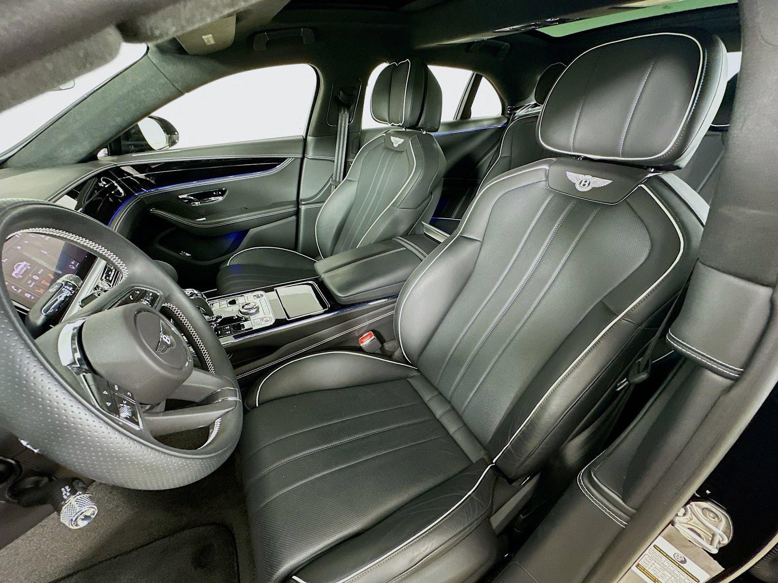 Used 2024 Bentley Flying Spur V8 AWD/4WD image 36