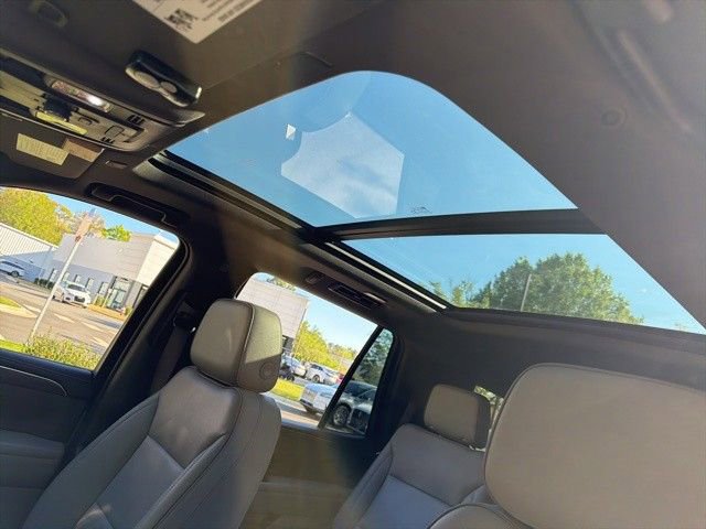 Used 2022 GMC Yukon SLT w/ SLT Premium Package image 22