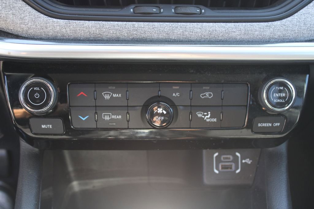 Used 2022 Jeep Compass Latitude image 17