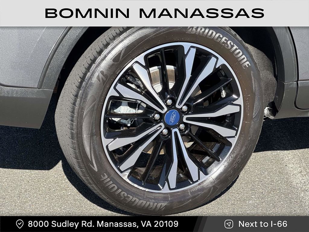 Used 2022 Ford Escape SE w/ SE Sport Appearance Package image 7