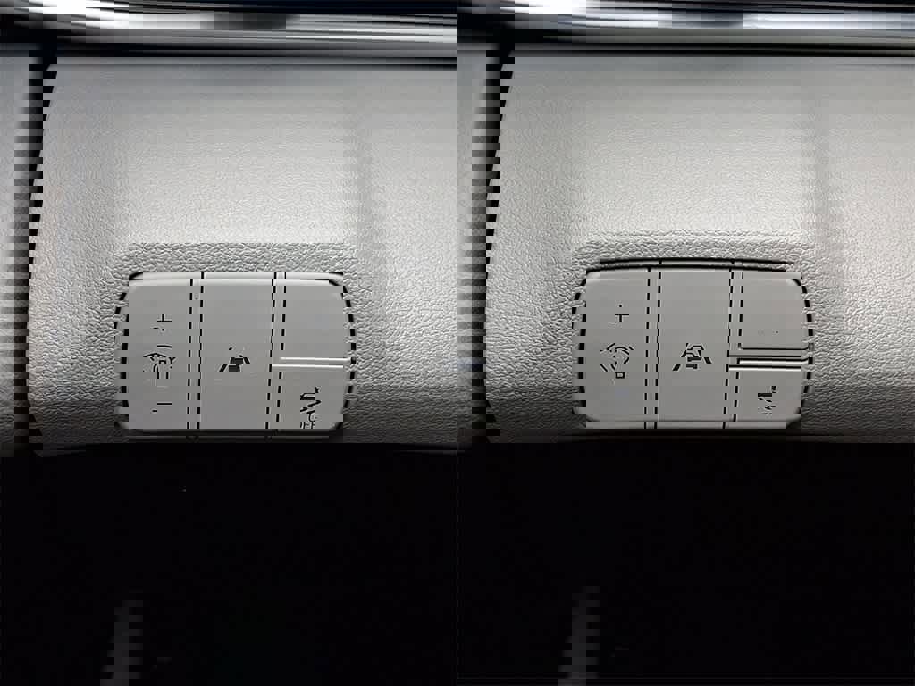 Used 2023 Hyundai Elantra Limited w/ Preferred Accessory Package image 24