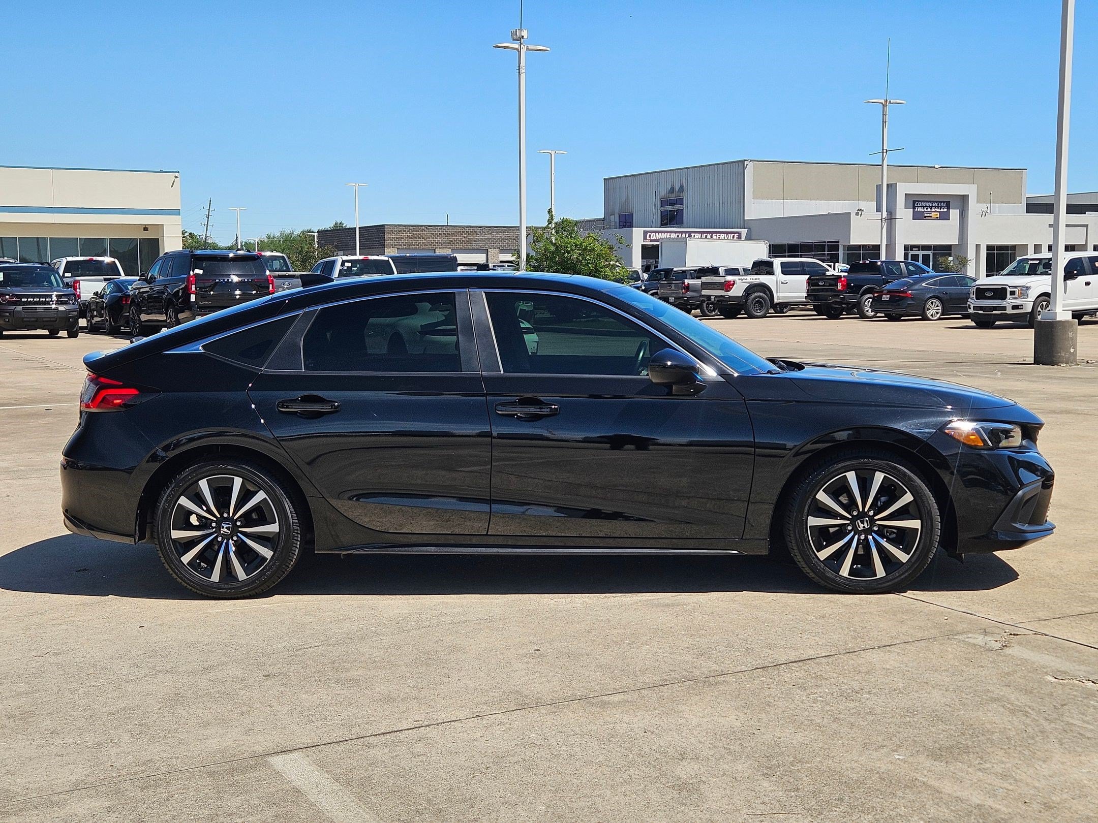 Used 2024 Honda Civic EX-L image 2