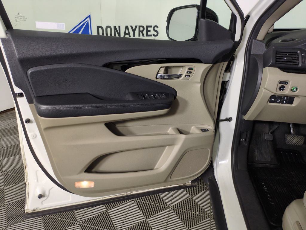 Used 2017 Honda Pilot Touring image 10