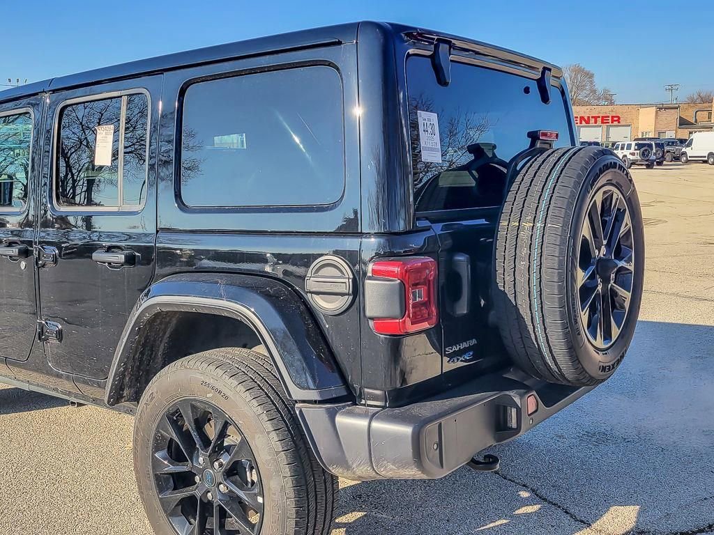 Used 2025 Jeep Wrangler Unlimited Sahara w/ Safety Group AWD/4WD image 7