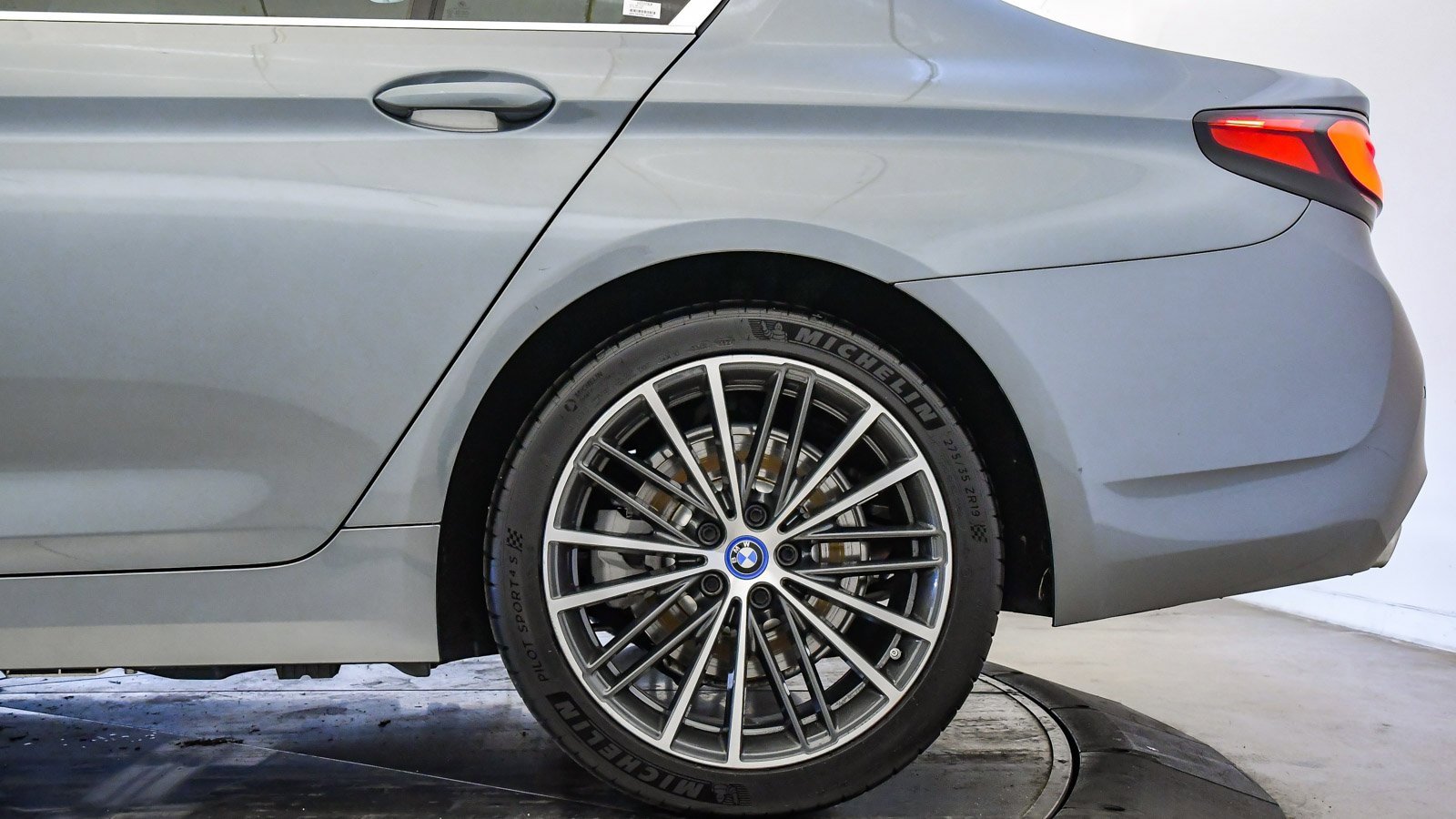 Certified 2022 BMW 530e 530e iPerformance w/ Premium Package image 11