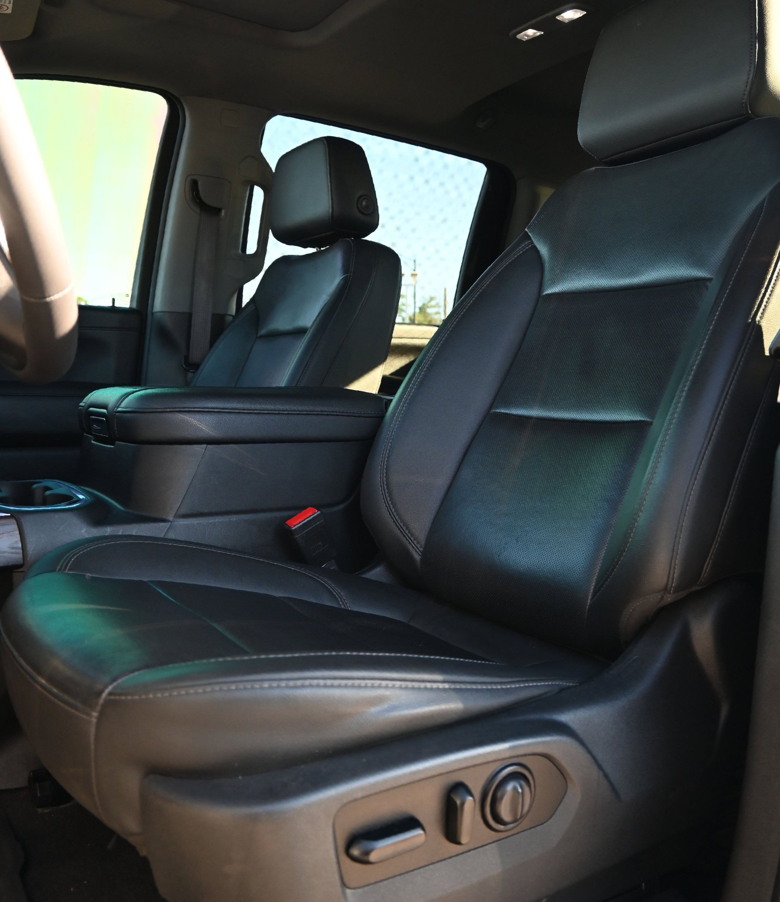 Used 2021 GMC Sierra 3500 SLT w/ SLT Convenience Package image 18