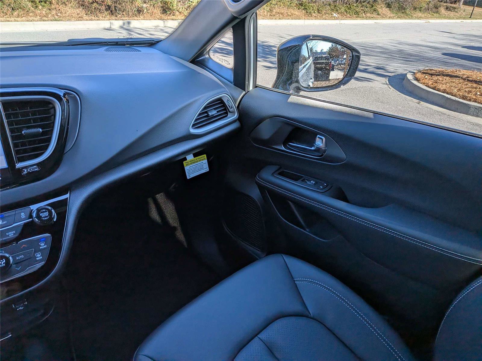 New 2026 Chrysler Voyager LX image 18