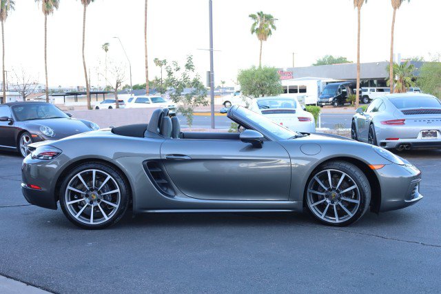 Used 2017 Porsche 718 Boxster RWD image 13