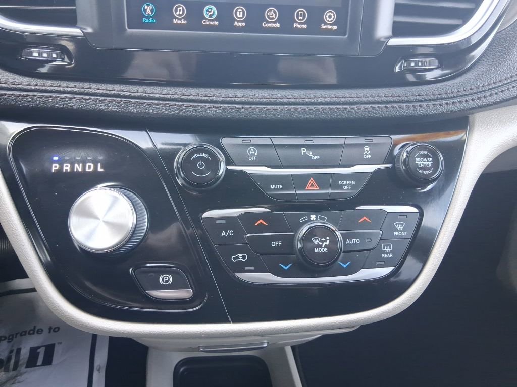 Used 2020 Chrysler Pacifica Touring-L FWD image 25