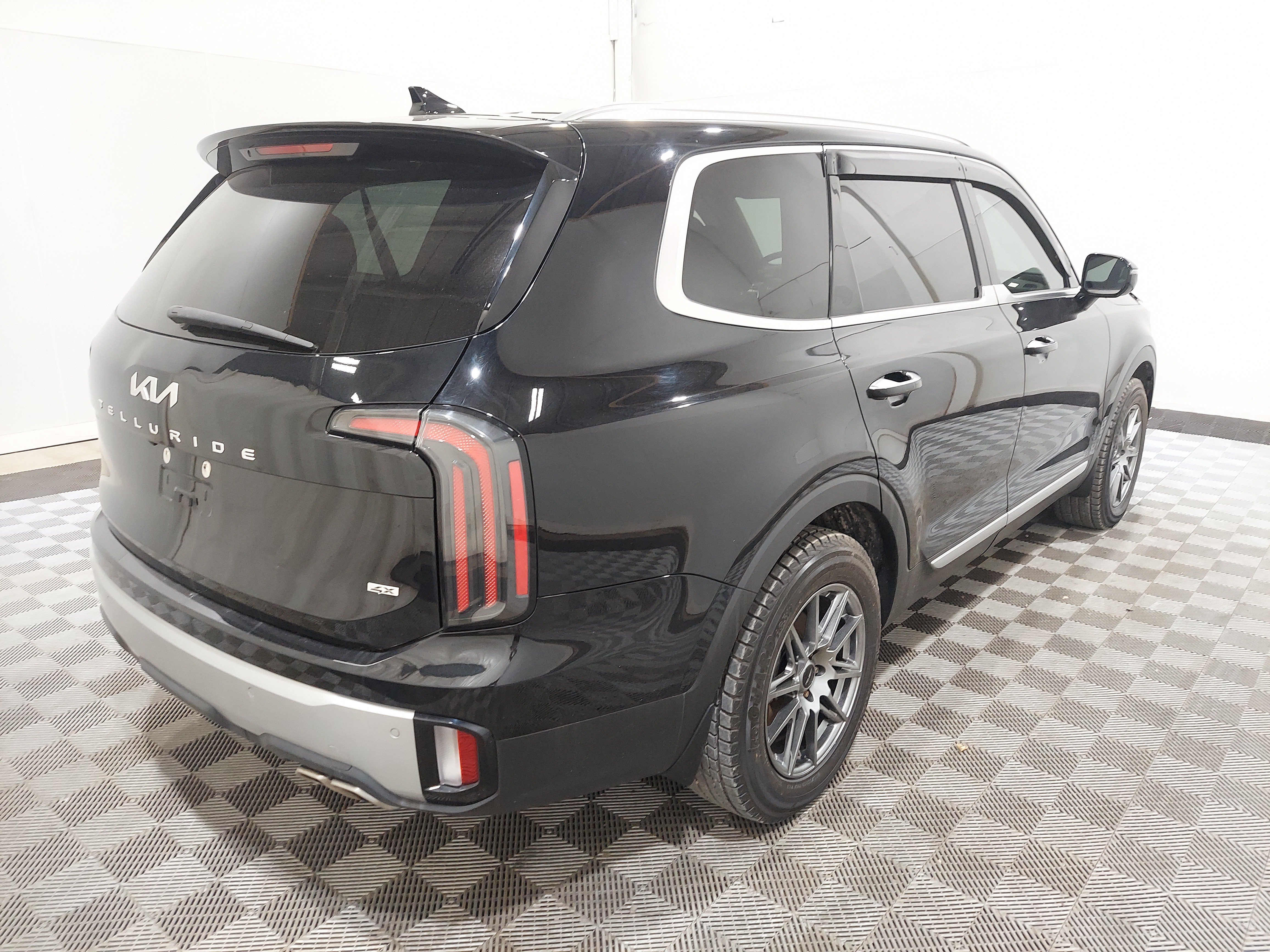 Used 2023 Kia Telluride SX AWD/4WD image 3