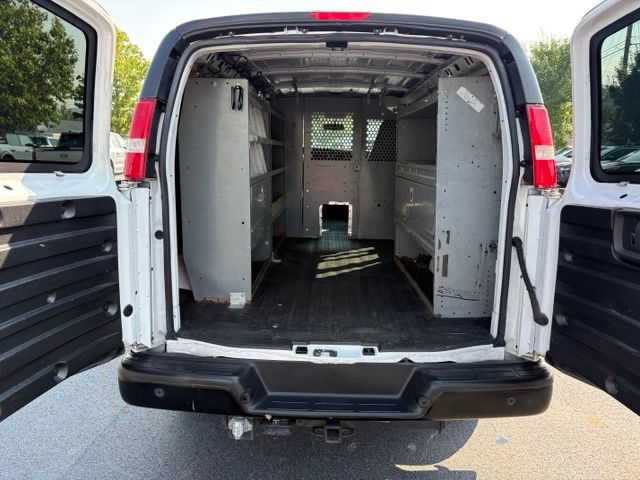 Used 2018 Chevrolet Express 3500 w/ Driver Convenience Package RWD image 28