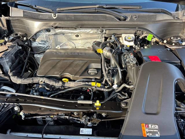 Used 2025 Chevrolet Trax RS w/ Driver Confidence Package FWD image 30