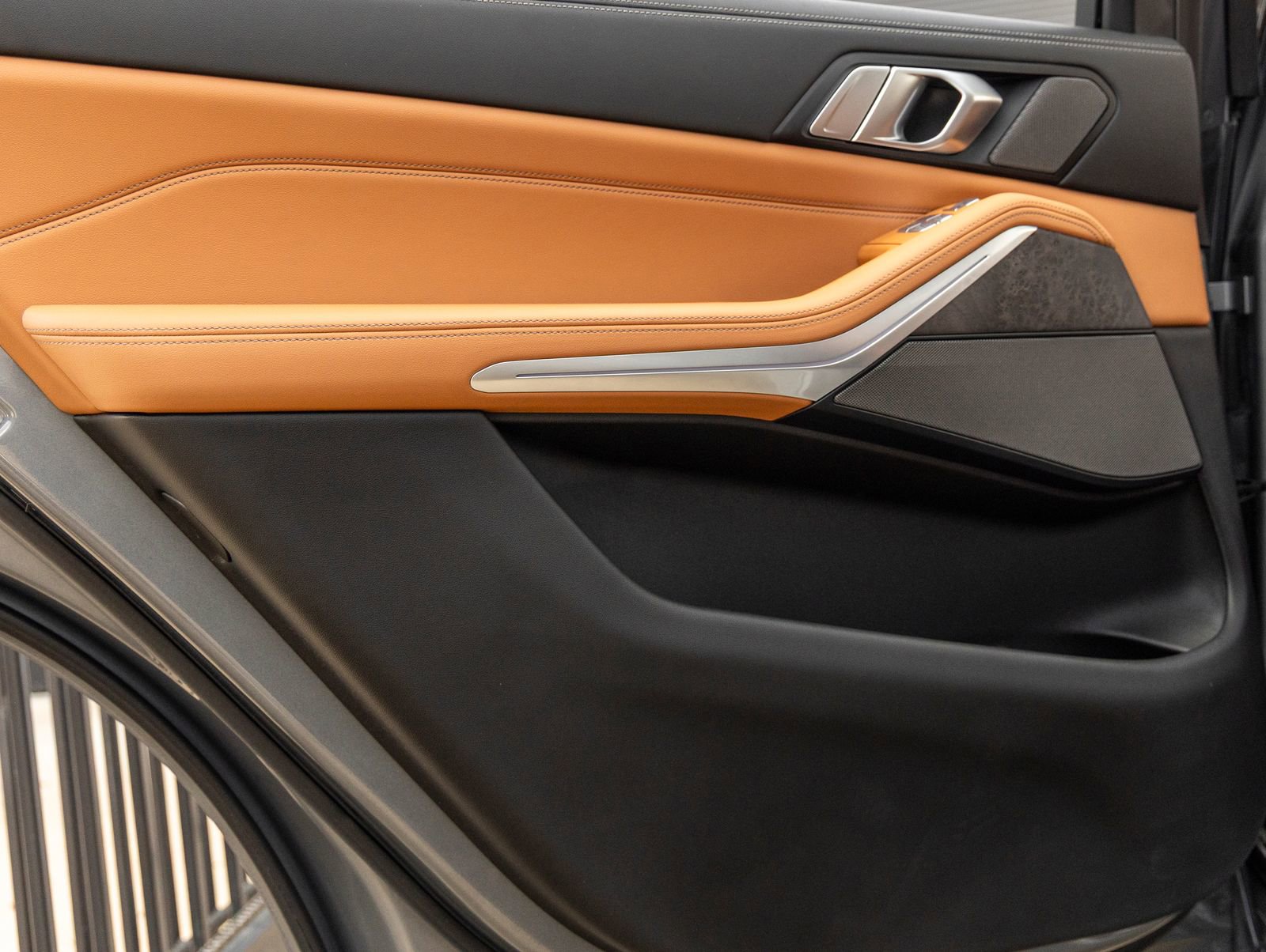 Used 2023 BMW X7 xDrive40i w/ Premium Package image 32