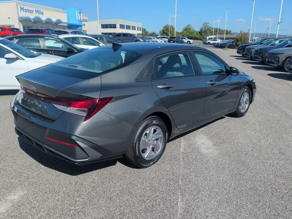 New 2026 Hyundai Elantra SE FWD image 16