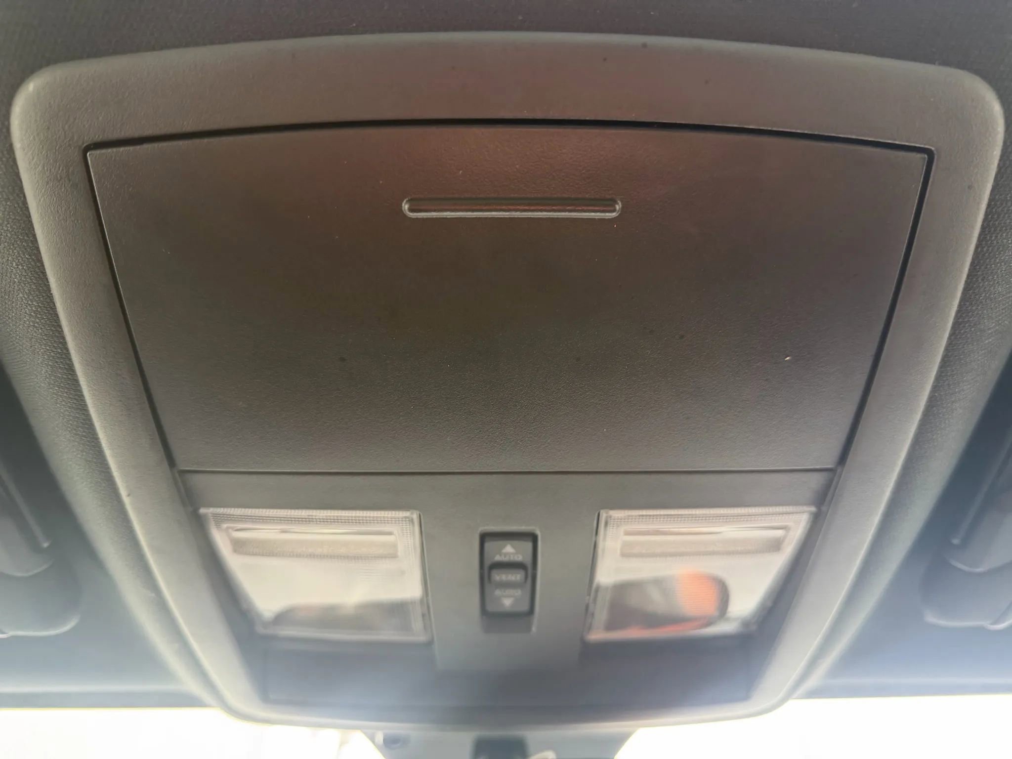 Used 2010 Dodge Challenger SE image 19