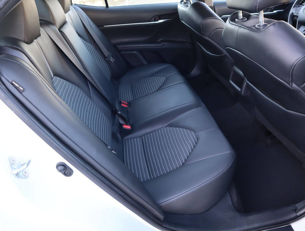 Used 2022 Toyota Camry SE image 33